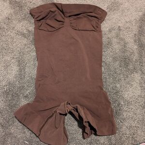 Skims Strapless Shortie cocoa bodysuit